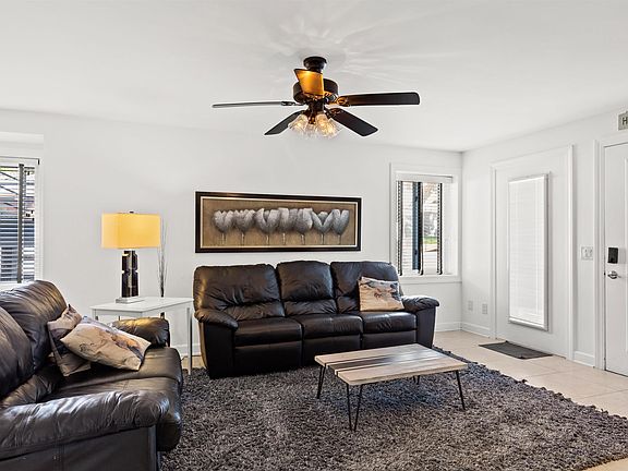 4th image of 530 E Hiawatha Dr #606