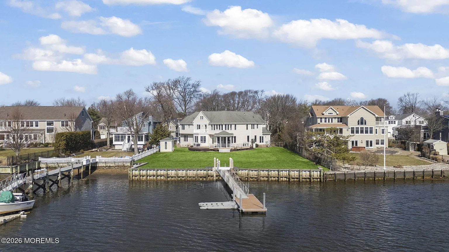 66 Seneca Place photo 1