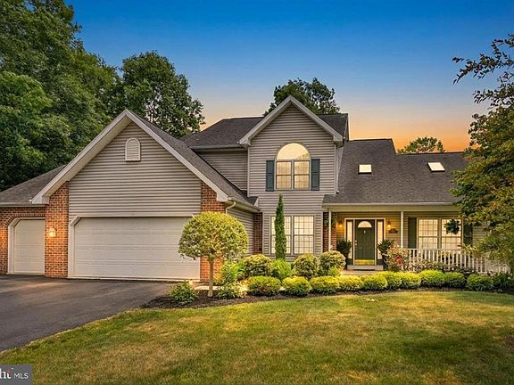 2nd image of 13 Tall Oaks Dr