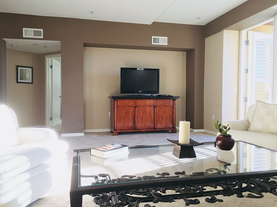 TV Cove In Living Room