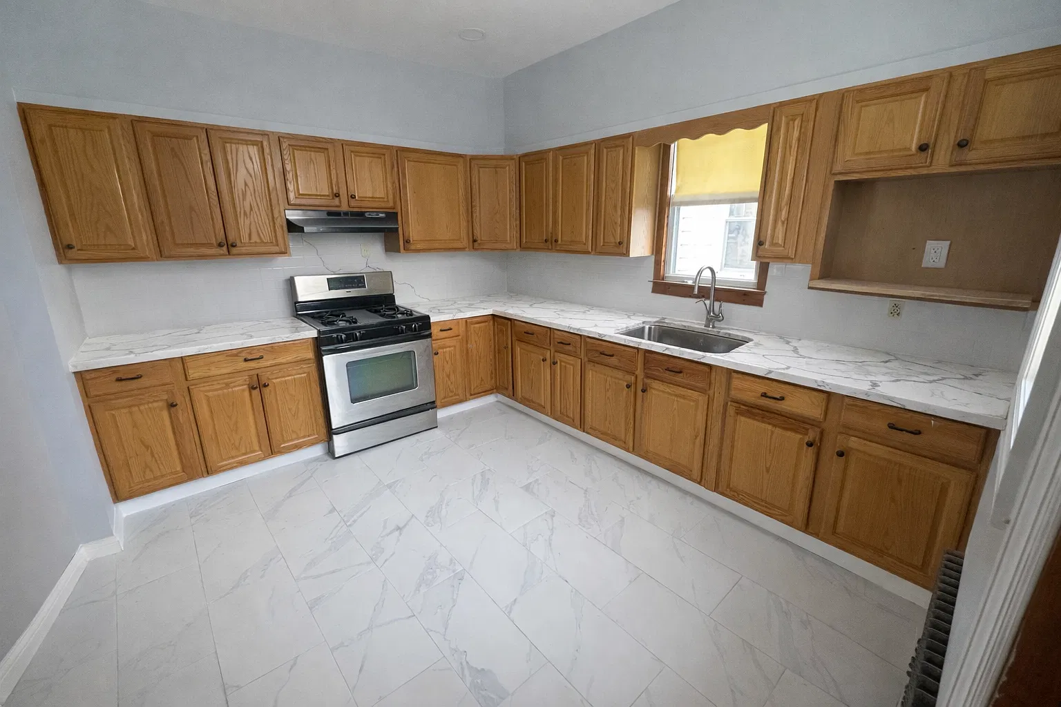 3 bed, 1.5 bath, $2,750 — Photo 2