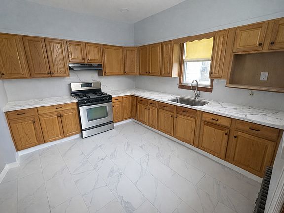 2nd image of 130 Lily St