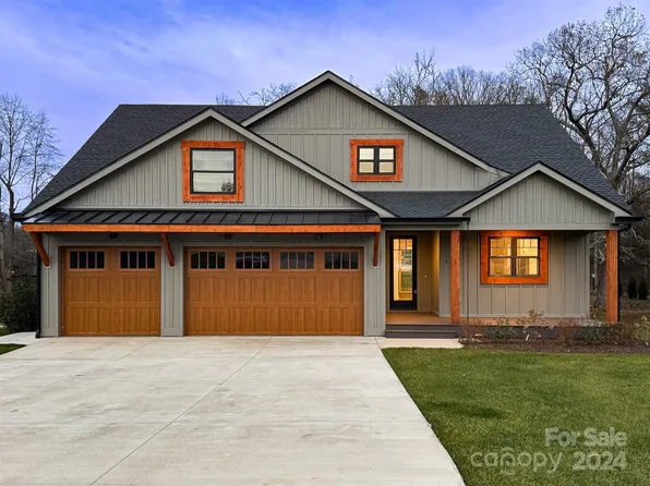 39 Lucy Ln, Mills River, NC 28759