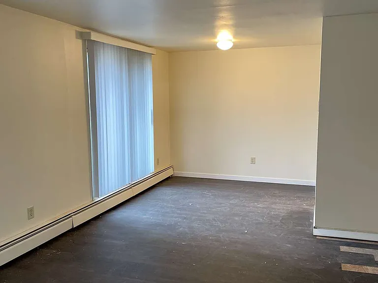 7233 N 38th St #8 — Photo 9