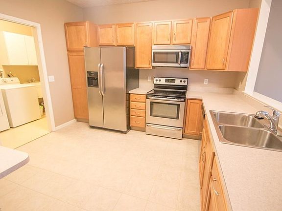 3rd image of 33141 Fairport Dr