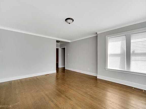 4th image of 8011 S Escanaba Ave