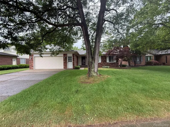 14322 Four Lakes Dr, Sterling Heights, MI 48313