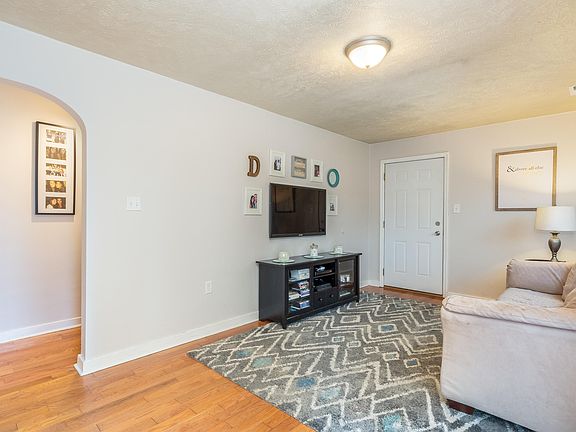 5th image of 216 Dayton St