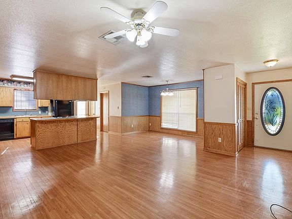 4th image of 616 W 4th Ave