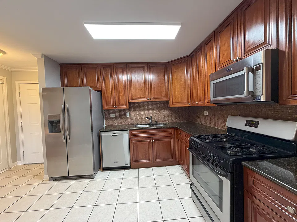 2423 N Kennicott Dr #4F