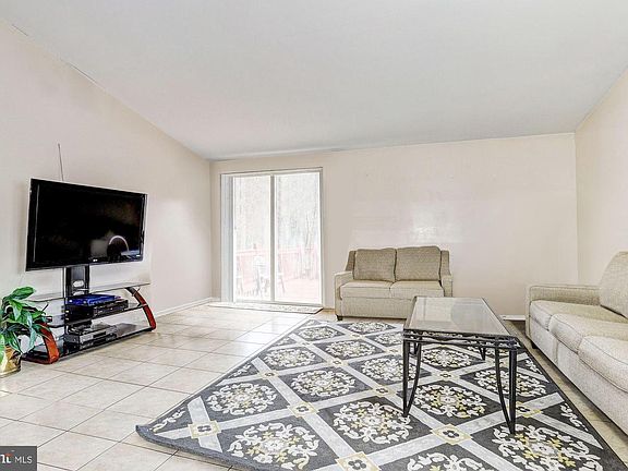 3rd image of 407 Pine Way Dr