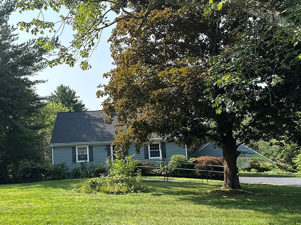 1st image of 556 Hoppin Hill Ave