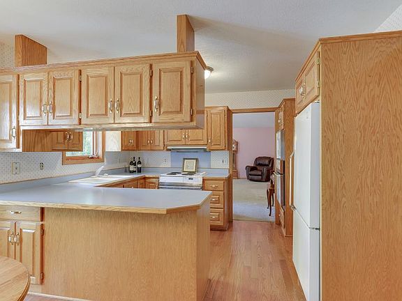 4th image of 5680 Juneau Ln N