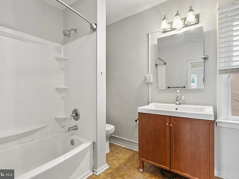 803 S Hanover St — Photo 15