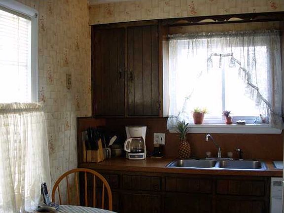 5th image of 145 Wakefield St