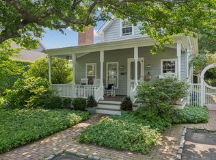 91 Dale St, Southampton, NY 11968
