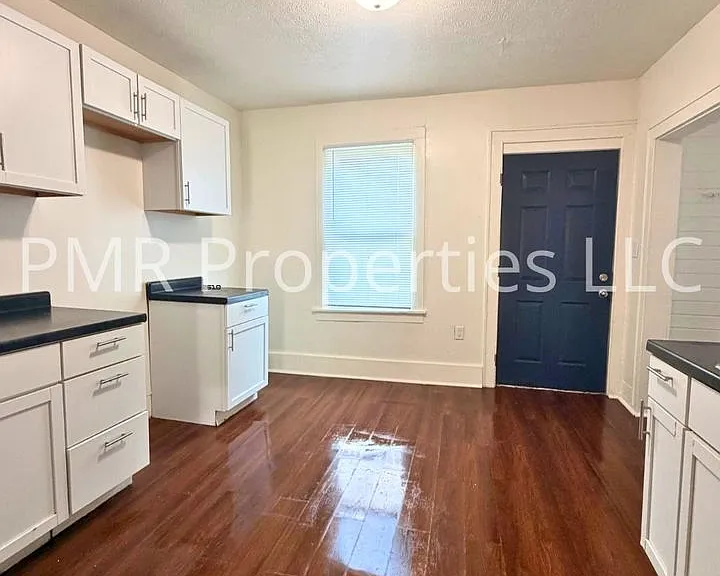 2439 Larimore Ave — Photo 2