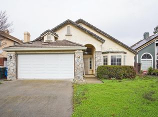 136 Oak Brook Ct, Vacaville, CA 95687