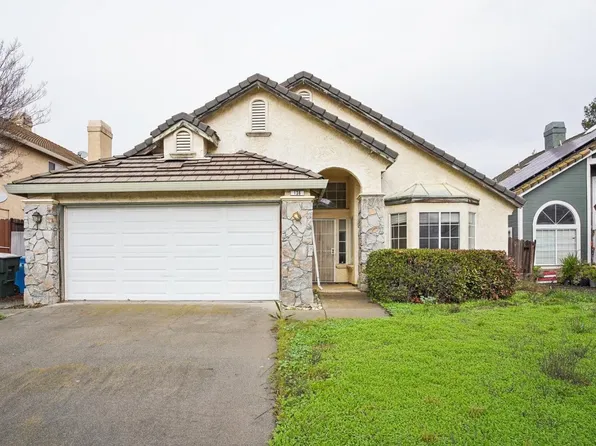 136 Oak Brook Court, Vacaville, CA 95687