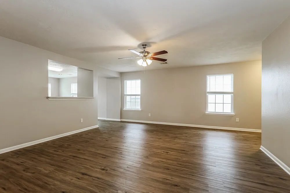3 bed, 2.0 bath, 1617 sqft, $1,660 — Photo 4