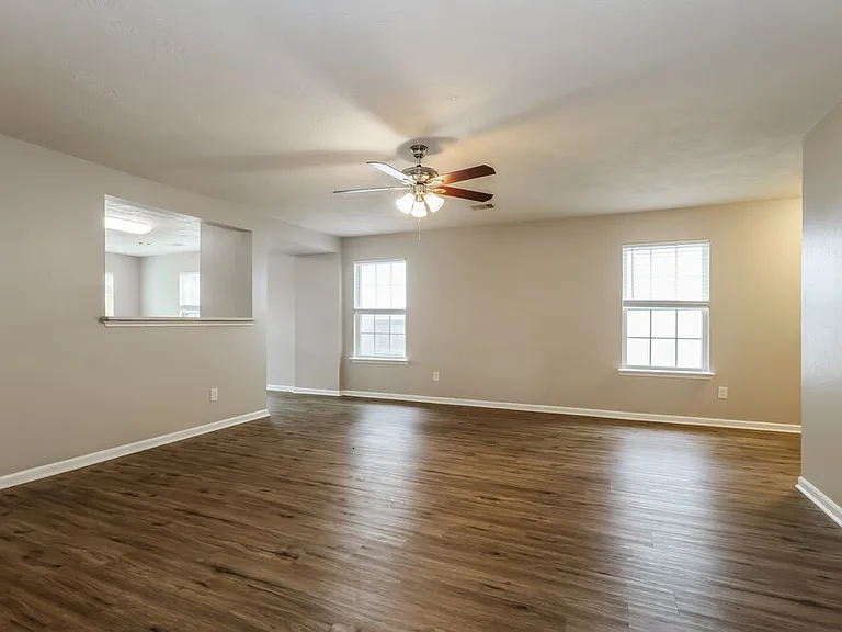 8138 Sanders Glen Ln — Photo 4