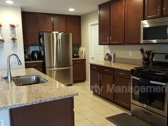 4th image of 5064 E Hobart St