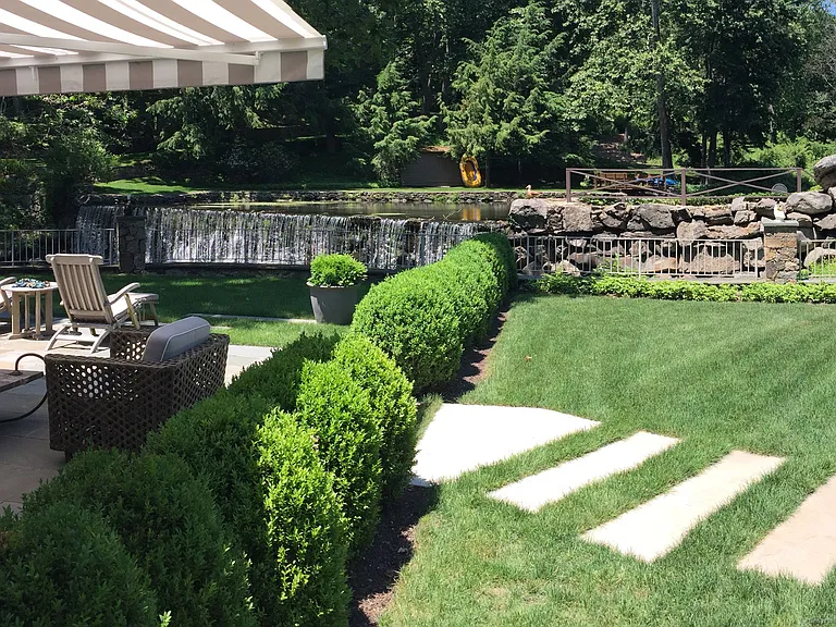 118 Lyons Plain Rd — Photo 8