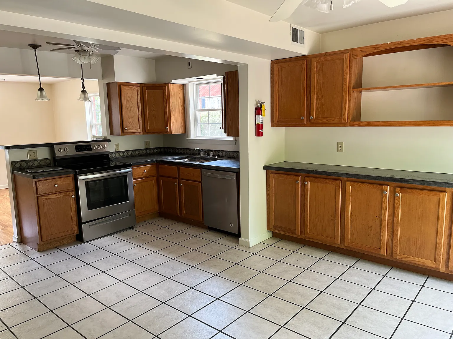 3 bed, 1.5 bath, 1200 sqft, $2,200 — Photo 4
