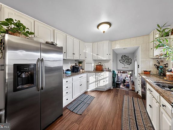 5th image of 871 Broadfield Dr
