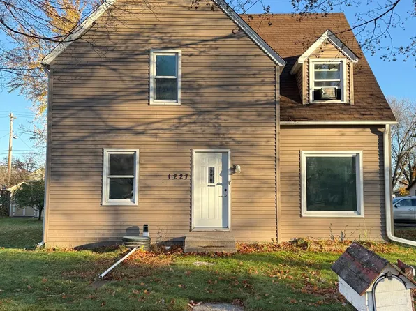 1227 14th St E, Glencoe, MN 55336