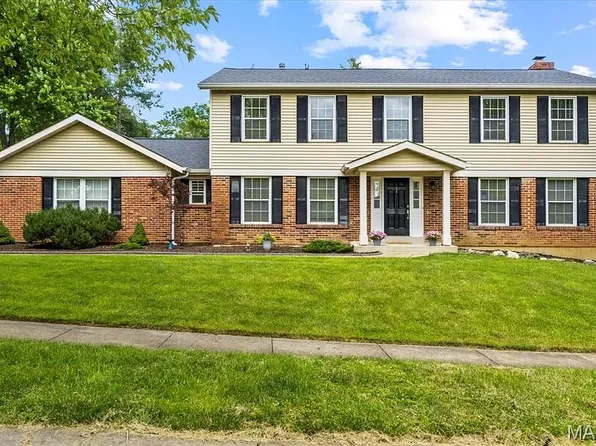 14217 Dinsmoor Dr, Chesterfield, MO 63017