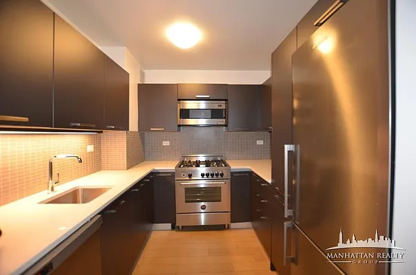 Rented by Manhattan Realty Group | media 23