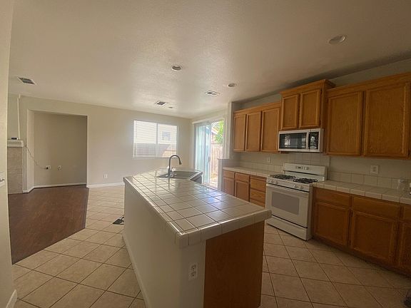 4th image of 5008 Fox Trotter Way