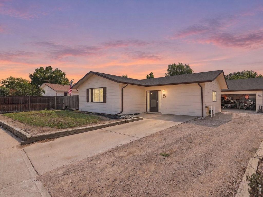 11 Rochester Dr