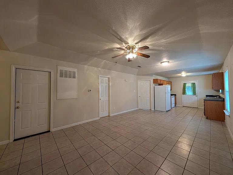 956 Misty Acres Dr — Photo 3
