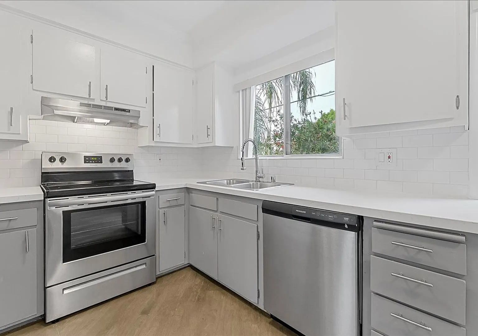 Charming North Hollywood Apartment! — Photo 4