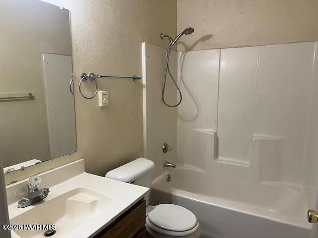 2 bed, 1.0 bath, 1664 sqft, $1,019 — Photo 2