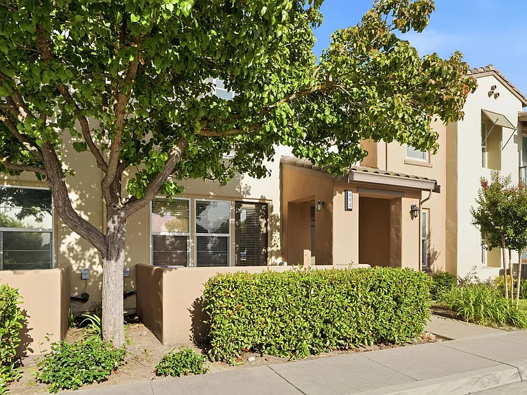 425 Regatta Ln #103-00 — Photo 31