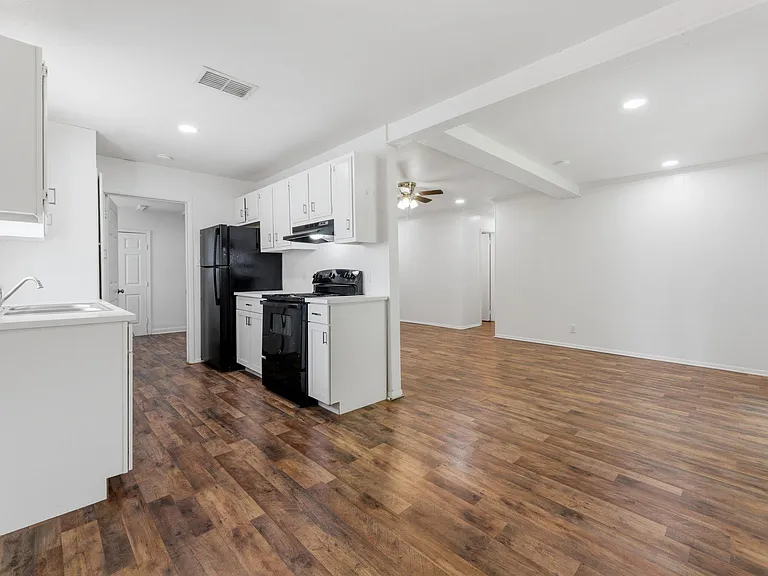 6601 Stonleigh Pl — Photo 4