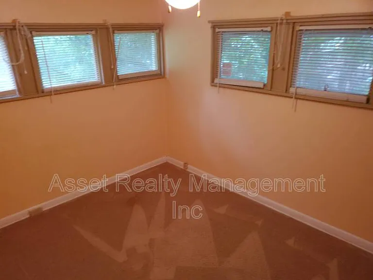 126 Wellington Cir — Photo 7