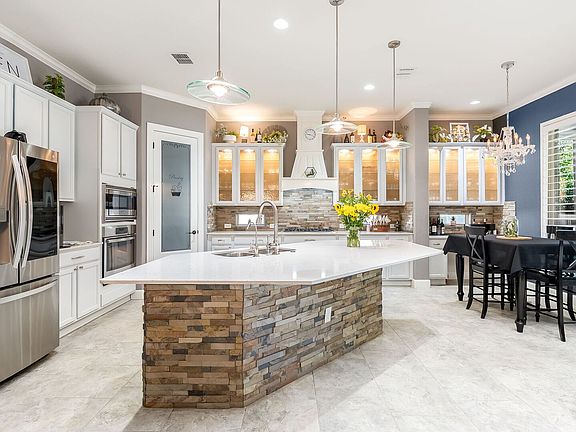 3rd image of 8703 Versant Bluff