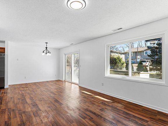 5th image of 13351 Court Pl