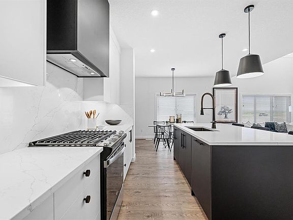 5th image of 154 S Prince Cres