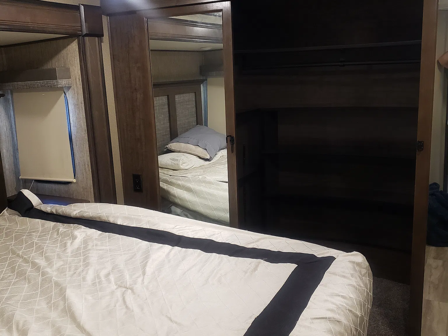 1 bed, 1.5 bath, 50 sqft, $1,150 — Photo 3