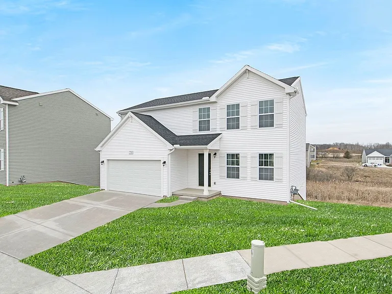 321 Catera Ct — Photo 3