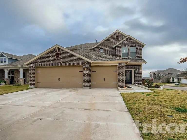 1592 Sugarberry Dr — Photo 2