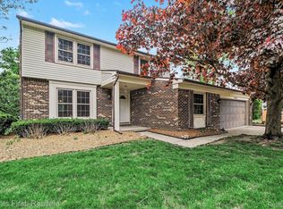 42542 Knollwood Ct, Northville, MI 48168