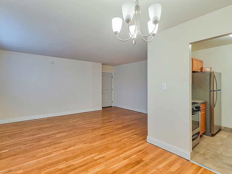 Stratford Apartments — Photo 63