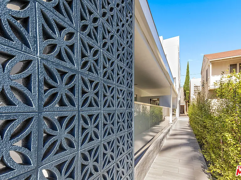 153 S Palm Dr #PENTHOUSE — Photo 35