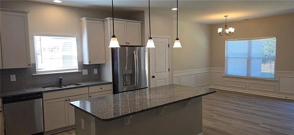 4 bed, 3.0 bath, 2057 sqft, $2,350 — Photo 4